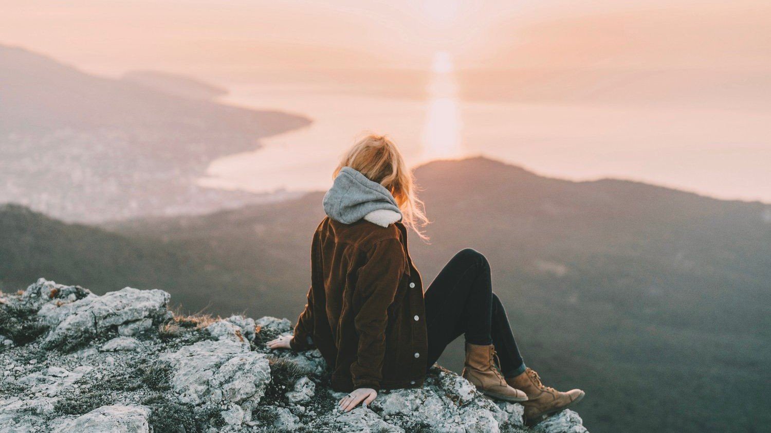 Amanecer desde la montana 16a9 – L' Atelier Viajes | Diseño de Itinerarios a Medida