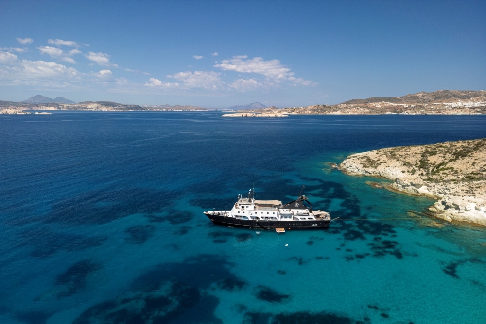 Elysium, crucero boutique de Elixir Cruises navegando por las islas griegas.